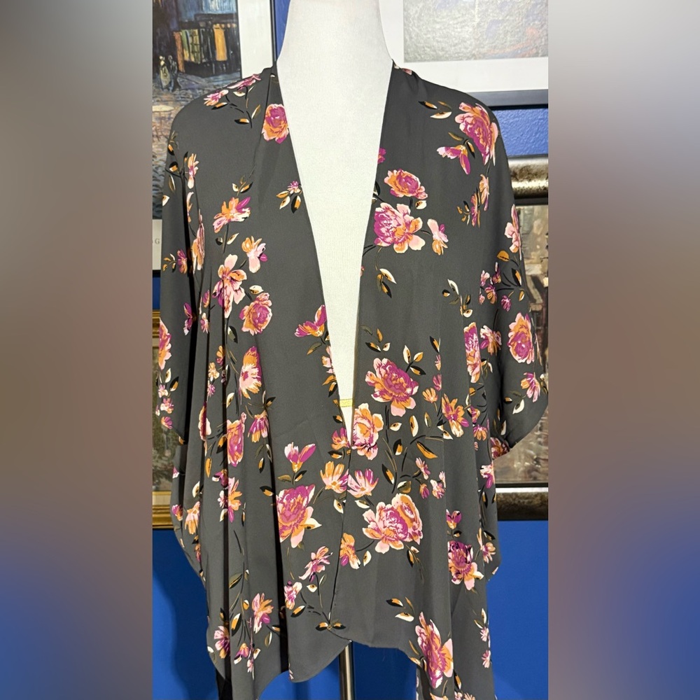 Maurices Gray Floral Top